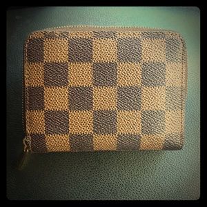 Louis Vuitton Authentic Zippy Wallet Damier Ebene